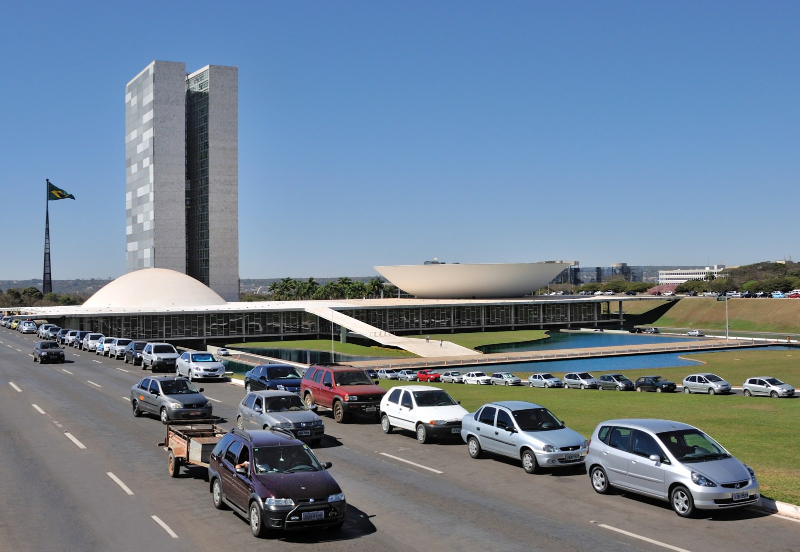 Congresso Nacional em Brasília, com as torres e cúpulas da Câmara e do Senado