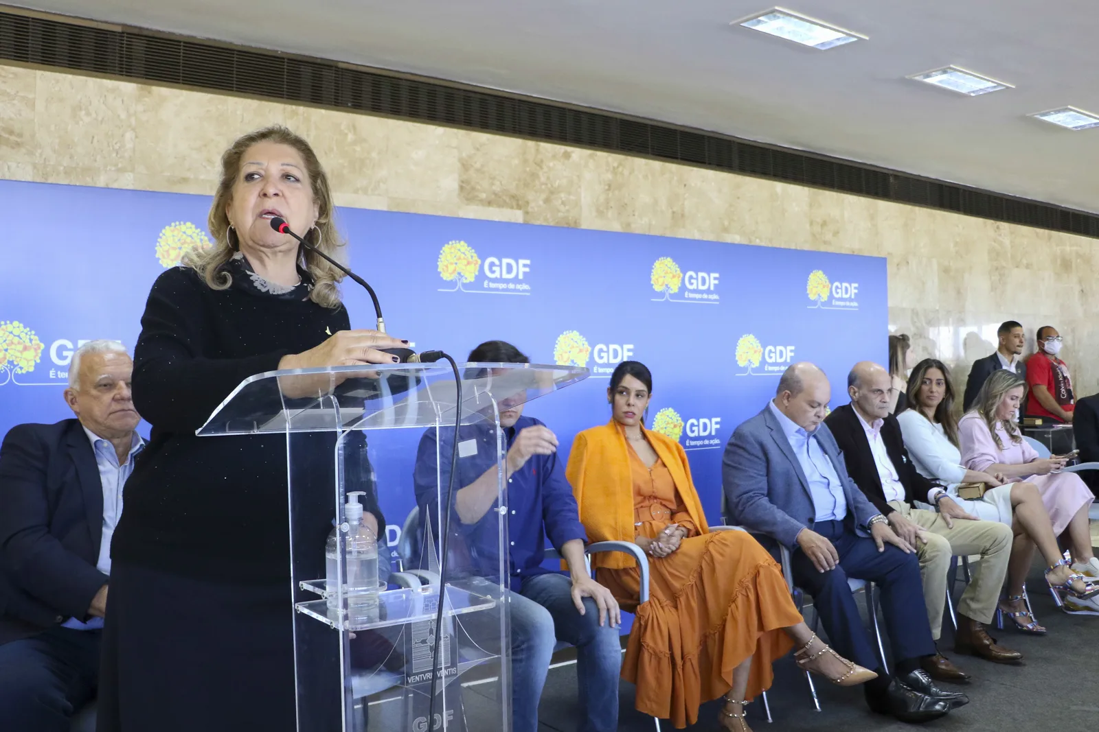 Cerimônia de posse de novos servidores públicos aprovados em concurso, no Palácio do Buriti, em Brasília.