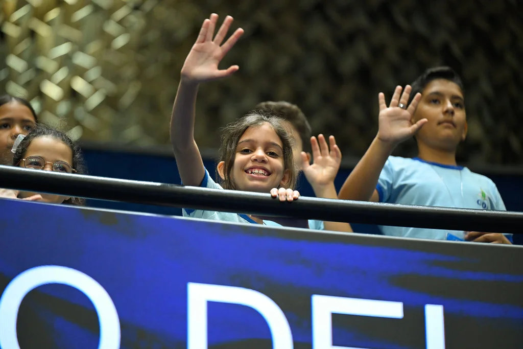 Alunos da Escola Classe 308 Sul acompanham sessão do Senado, em junho de 2026. Registro educativo, não de aplicação da emenda.