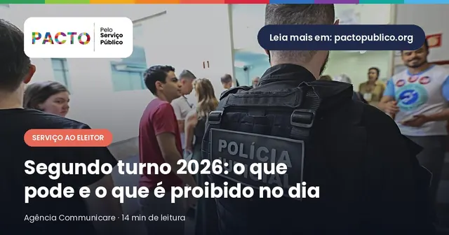 Agente da Polícia Judicial de costas, de colete, acompanha a fila de eleitores em local de votação em Brasília.