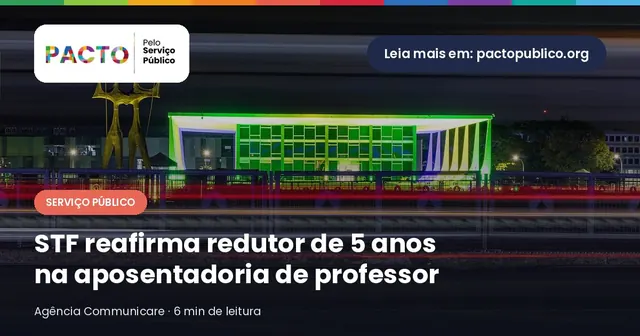 Fachada do Supremo Tribunal Federal (STF) à noite, em Brasília, com a escultura Os Candangos ao fundo